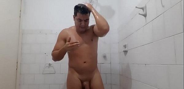  YURI GAÚCHO HOT SHOWER